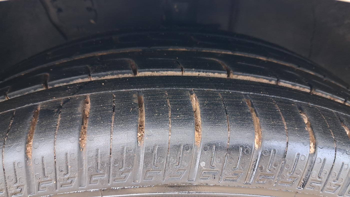 2021 Hyundai NEW I20 ASTA 1.2 MT, Petrol, Manual, 1,05,761 km, Left Front Tyre Tread