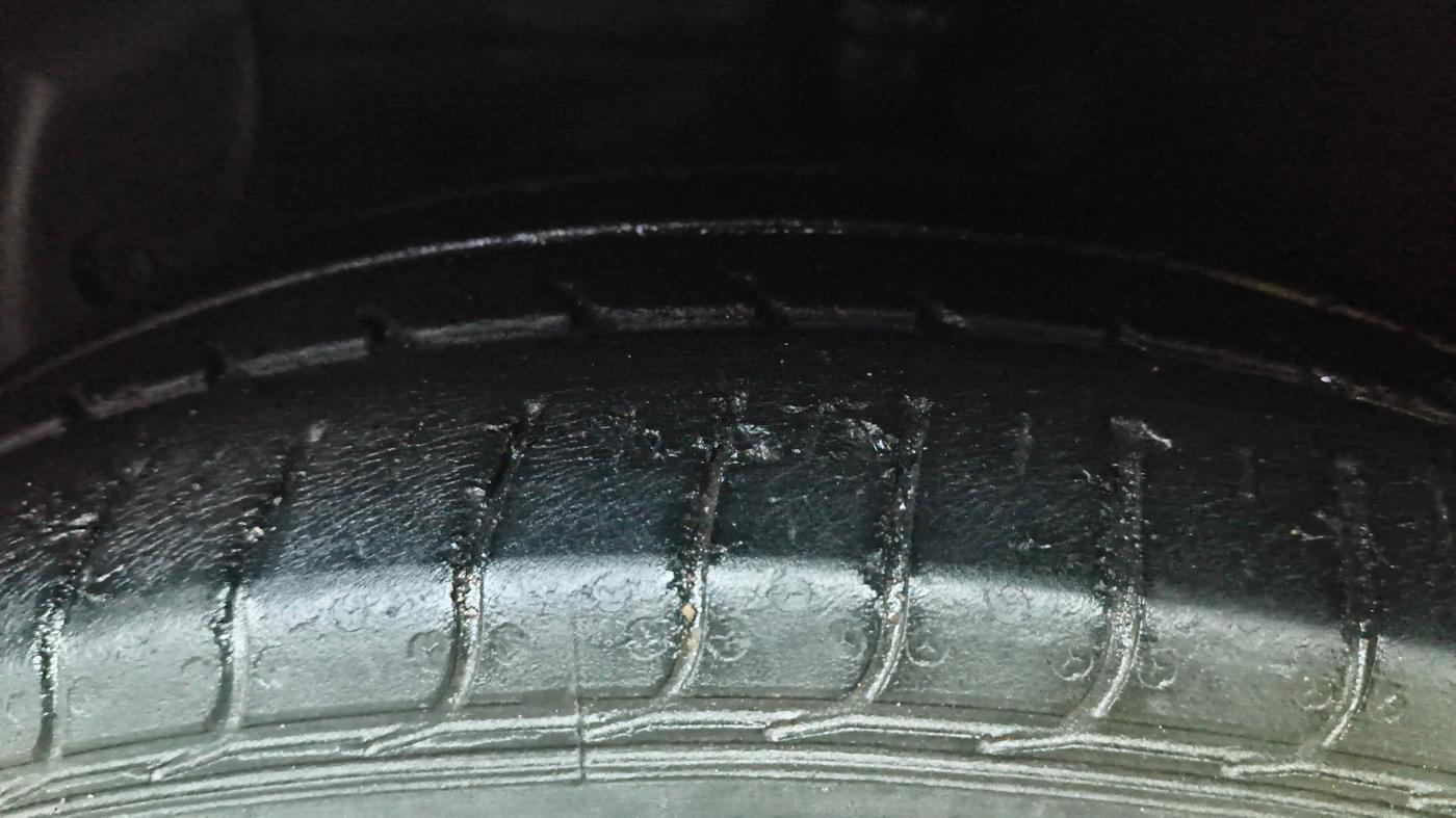 2014 Hyundai Xcent S 1.2, Petrol, Manual, 1,09,143 km, Left Front Tyre Tread