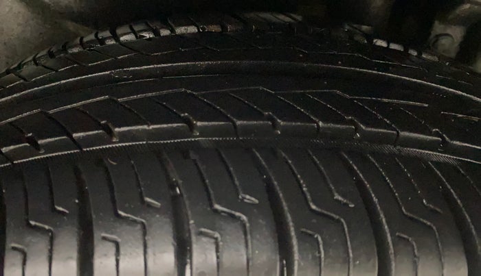 2015 Maruti Swift Dzire VXI, Petrol, Manual, 63,718 km, Left Rear Tyre Tread