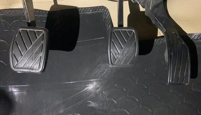 2015 Maruti Swift Dzire VXI, Petrol, Manual, 63,718 km, Pedals