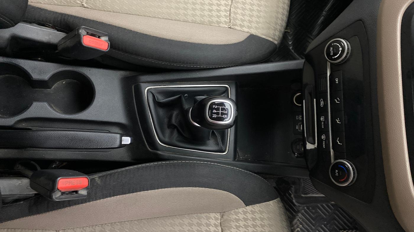 2019 Hyundai Elite i20 ASTA 1.2 (O), Petrol, Manual, 94,899 km, Gear Lever