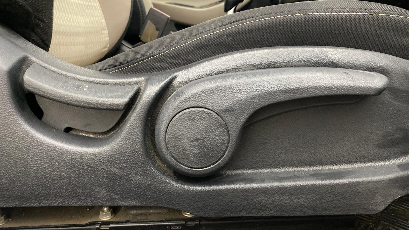 2019 Hyundai Elite i20 ASTA 1.2 (O), Petrol, Manual, 94,899 km, Driver Side Adjustment Panel