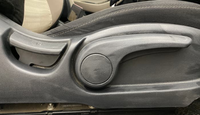 2019 Hyundai Elite i20 ASTA 1.2 (O), Petrol, Manual, 94,899 km, Driver Side Adjustment Panel