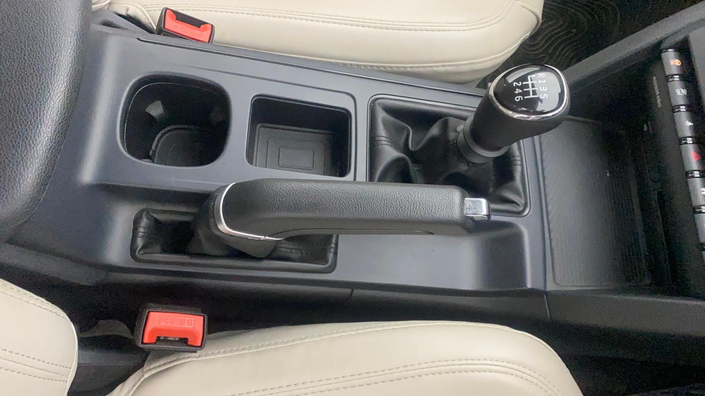 2022 Mahindra XUV700 MX P MT 5 STR, Petrol, Manual, 36,333 km, Gear Lever