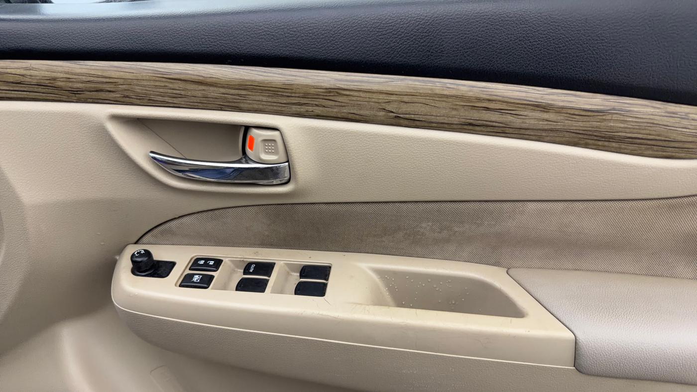 2018 Maruti Ciaz DELTA 1.5 SHVS MT PETROL, Petrol, Manual, 57,805 km, Driver Side Door Panels Control