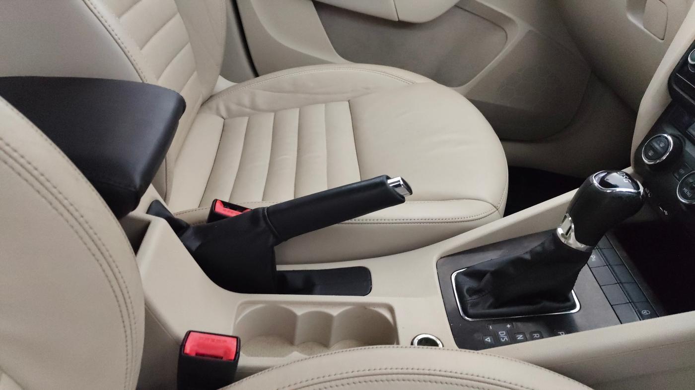 2017 Skoda Octavia STYLE PLUS AT 1.8 TSI, Petrol, Automatic, 1,16,191 km, Gear Lever