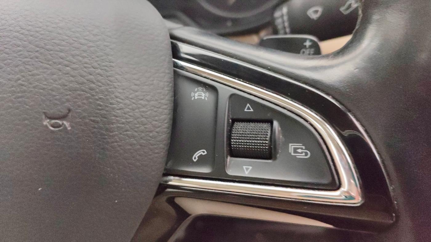 2017 Skoda Octavia STYLE PLUS AT 1.8 TSI, Petrol, Automatic, 1,16,191 km, Adaptive Cruise Control