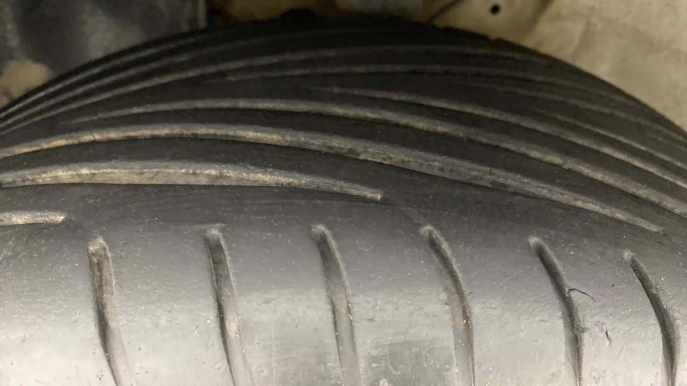 2017 Maruti IGNIS ZETA 1.2 K12 AMT, Petrol, Automatic, 17,362 km, Left Front Tyre Tread