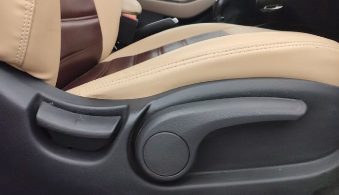 2020 Hyundai Elite i20 SPORTZ PLUS 1.2, CNG, Manual, 56,357 km, Driver Side Adjustment Panel