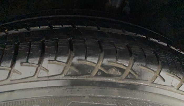 2017 Maruti Baleno DELTA PETROL 1.2, Petrol, Manual, 15,947 km, Right Rear Tyre Tread