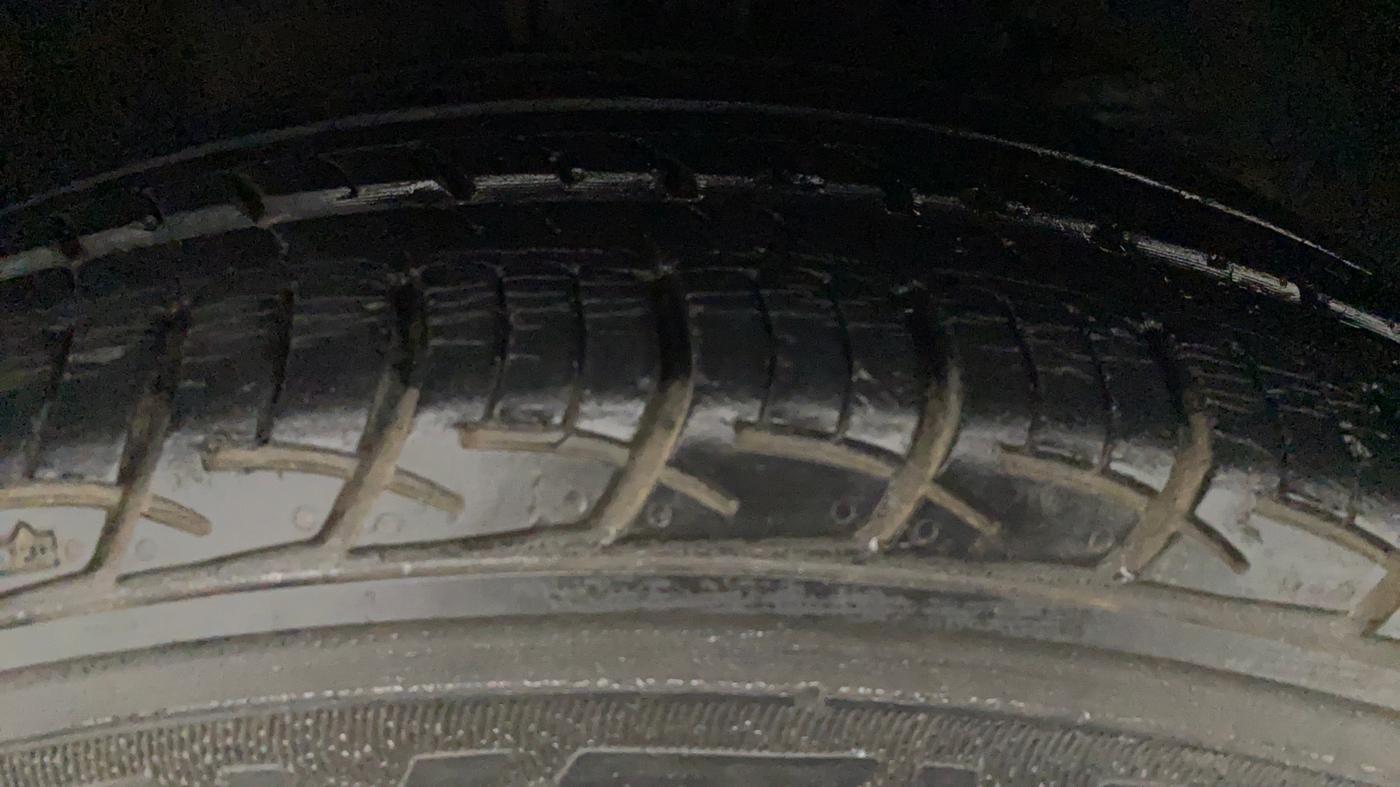2017 Maruti Baleno DELTA PETROL 1.2, Petrol, Manual, 15,947 km, Left Front Tyre Tread
