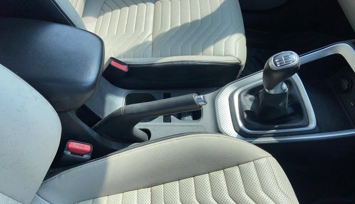 2021 KIA SONET HTX PLUS 1.0 IMT DUAL TONE, Petrol, Manual, 43,237 km, Gear Lever