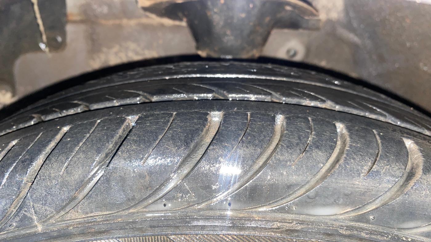 2018 Hyundai Eon MAGNA +, Petrol, Manual, 21,776 km, Left Front Tyre Tread