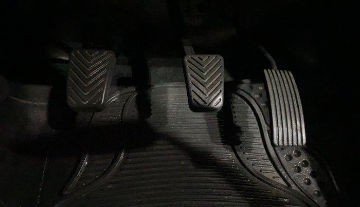 2018 Hyundai Eon MAGNA +, Petrol, Manual, 21,348 km, Pedals