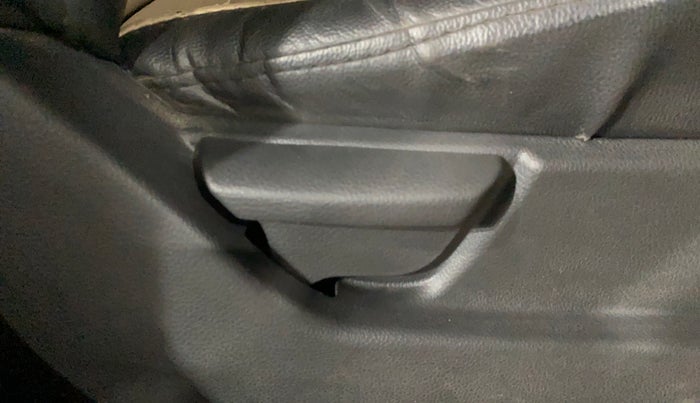 2018 Hyundai Eon MAGNA +, Petrol, Manual, 21,348 km, Driver Side Adjustment Panel