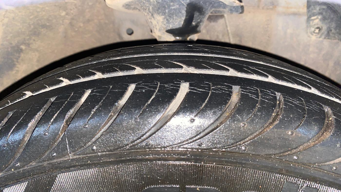 2018 Hyundai Eon MAGNA +, Petrol, Manual, 21,776 km, Right Front Tyre Tread
