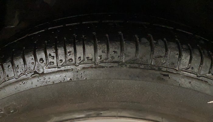 2014 Hyundai i10 MAGNA 1.1, Petrol, Manual, 9,638 km, Right Rear Tyre Tread