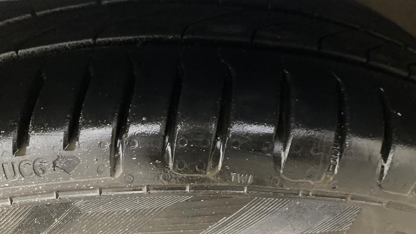 2015 Ford Fiesta TITANIUM DIESEL, Diesel, Manual, 58,007 km, Right Front Tyre Tread