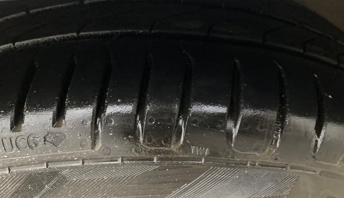 2015 Ford Fiesta TITANIUM DIESEL, Diesel, Manual, 58,007 km, Right Front Tyre Tread