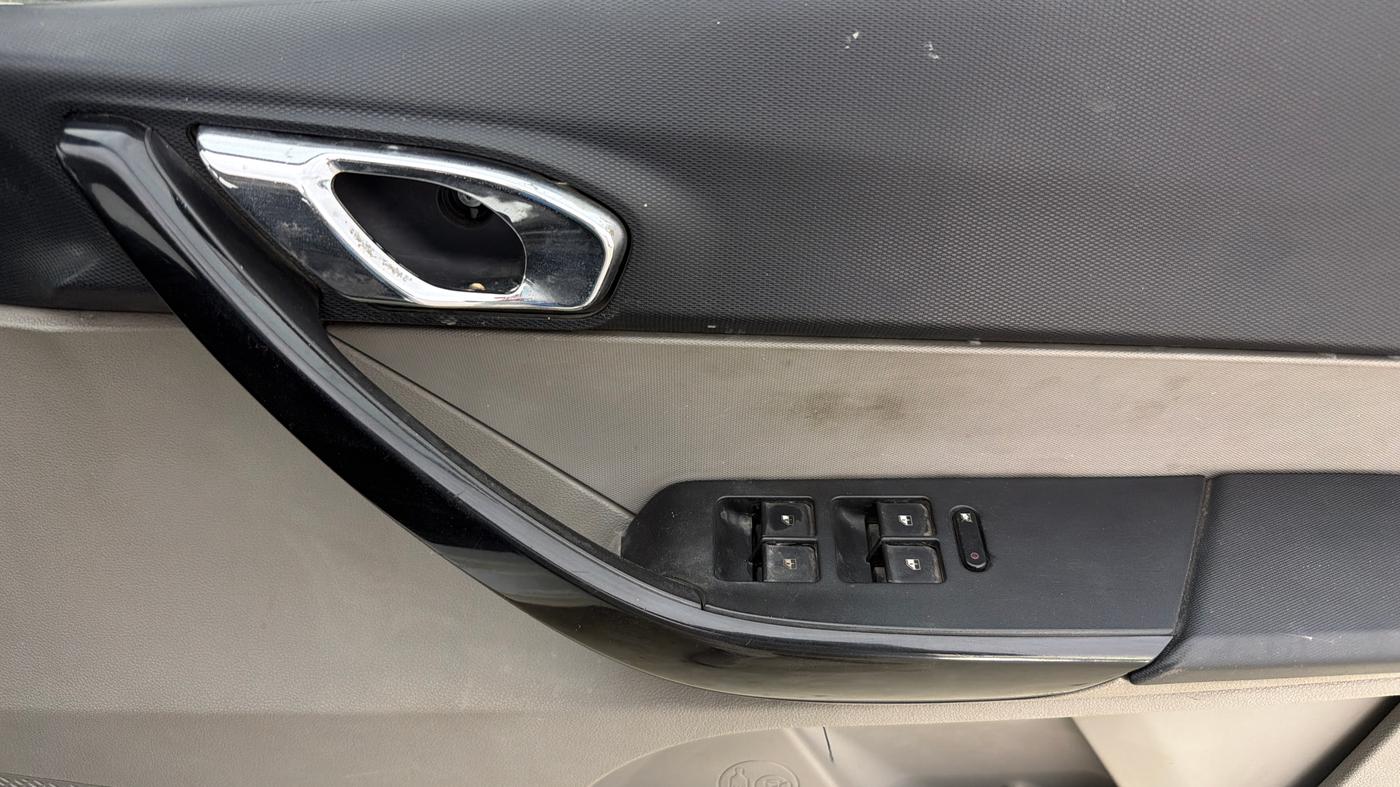 2017 Tata Tiago XZ PETROL, Petrol, Manual, 50,875 km, Driver Side Door Panels Control
