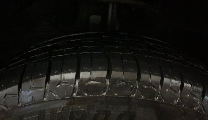 2016 Maruti Baleno DELTA PETROL 1.2, Petrol, Manual, 28,157 km, Left Front Tyre Tread