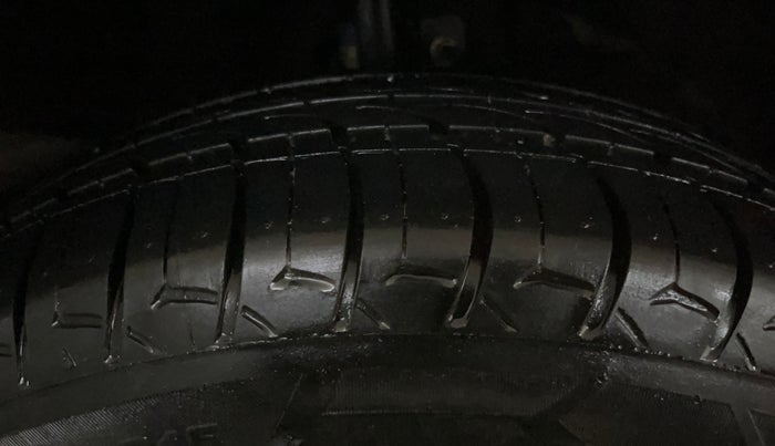 2016 Maruti Baleno DELTA PETROL 1.2, Petrol, Manual, 28,157 km, Right Front Tyre Tread