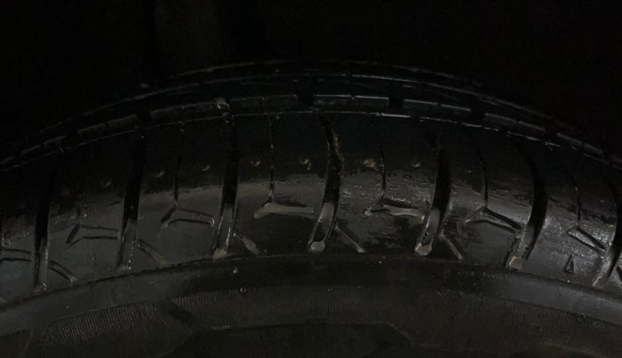 2016 Maruti Baleno DELTA PETROL 1.2, Petrol, Manual, 28,157 km, Right Rear Tyre Tread