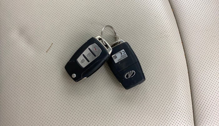 2019 Mahindra XUV300 W8 (O) 1.5 DIESEL, Diesel, Manual, 42,533 km, Key Close Up