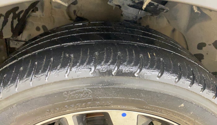 2019 Mahindra XUV300 W8 (O) 1.5 DIESEL, Diesel, Manual, 42,533 km, Left Front Tyre Tread