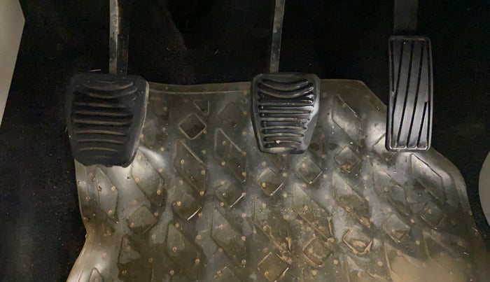 2019 Mahindra XUV300 W8 (O) 1.5 DIESEL, Diesel, Manual, 42,533 km, Pedals