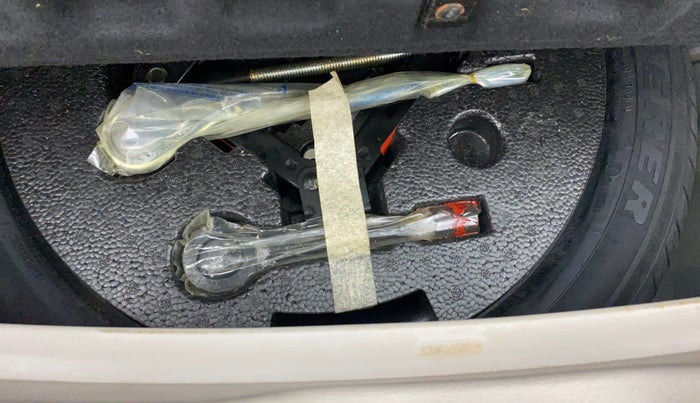 2019 Mahindra XUV300 W8 (O) 1.5 DIESEL, Diesel, Manual, 42,533 km, Spare Tyre