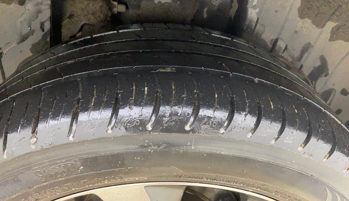 2019 Mahindra XUV300 W8 (O) 1.5 DIESEL, Diesel, Manual, 42,533 km, Left Rear Tyre Tread