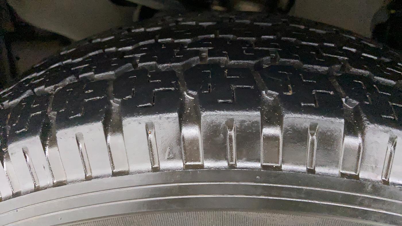2018 Tata Hexa Varicor 320 XE, Diesel, Manual, 36,122 km, Left Front Tyre Tread