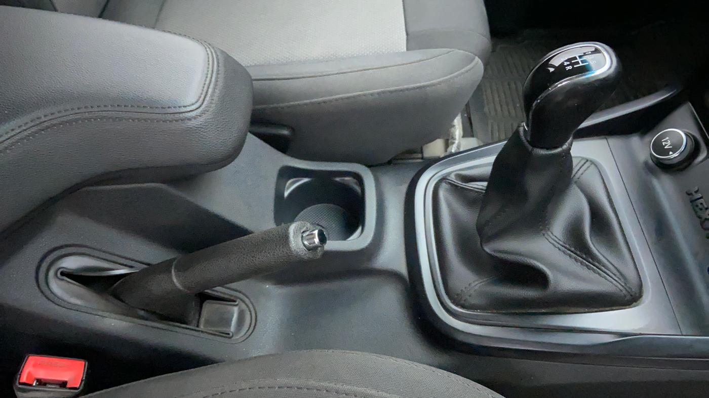 2018 Tata Hexa Varicor 320 XE, Diesel, Manual, 36,122 km, Gear Lever