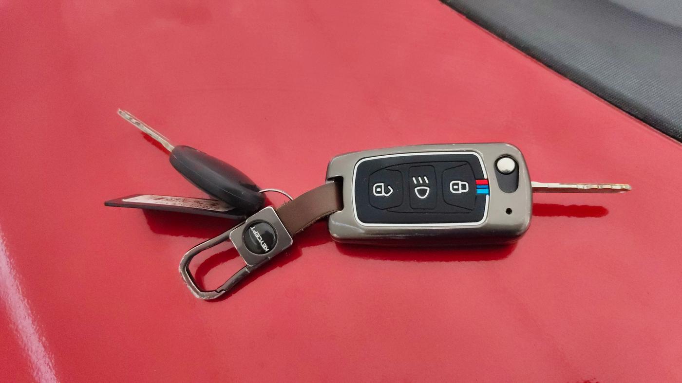 2019 Tata Tiago XZ PLUS PETROL, CNG, Manual, 79,805 km, Key Close Up