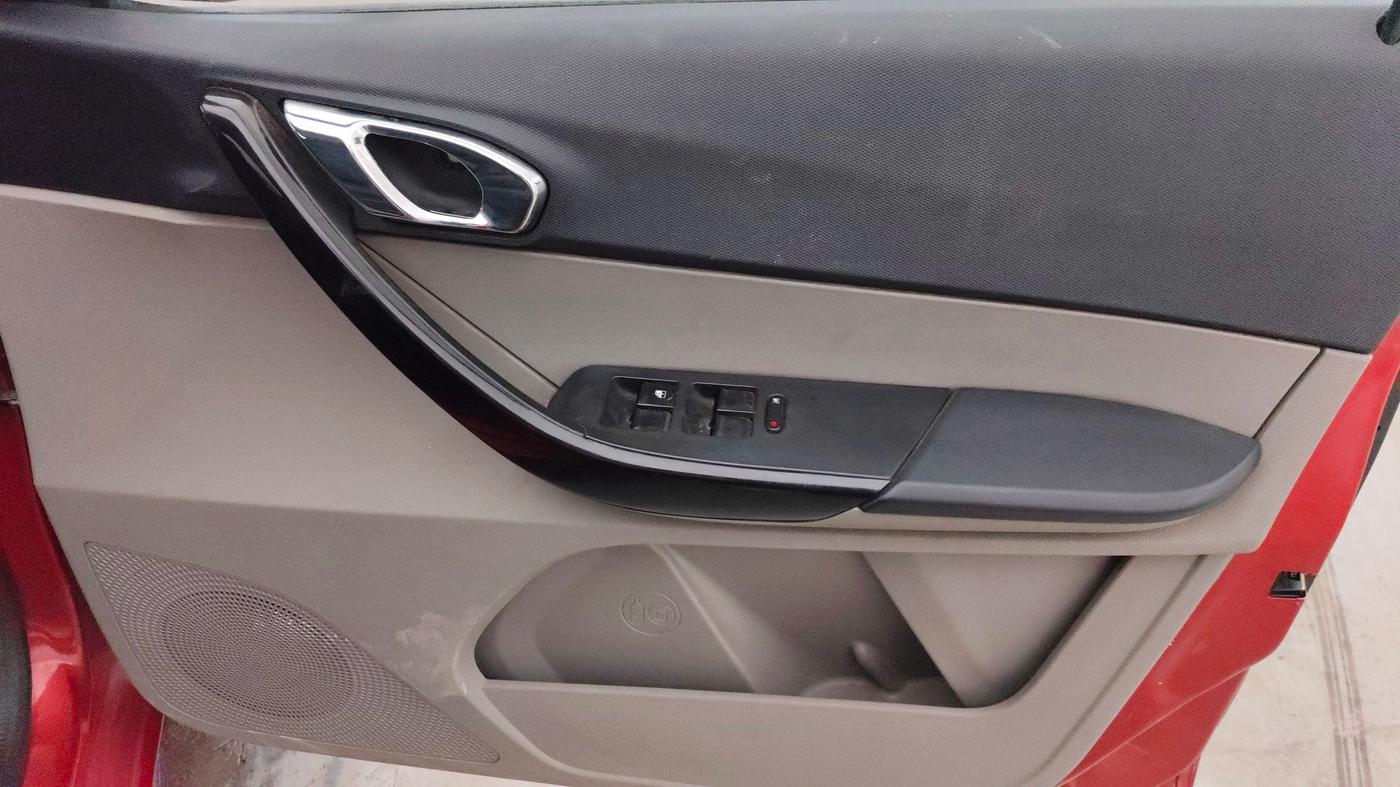 2019 Tata Tiago XZ PLUS PETROL, CNG, Manual, 79,805 km, Driver Side Door Panels Control