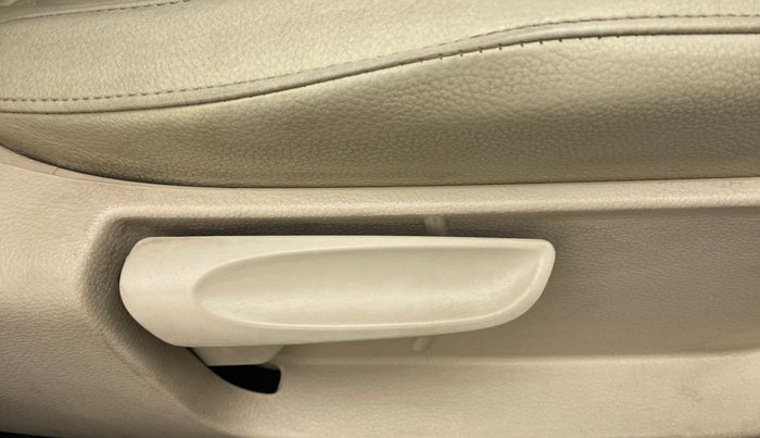 2014 Volkswagen Vento HIGHLINE PETROL, Petrol, Manual, 37,558 km, Driver Side Adjustment Panel