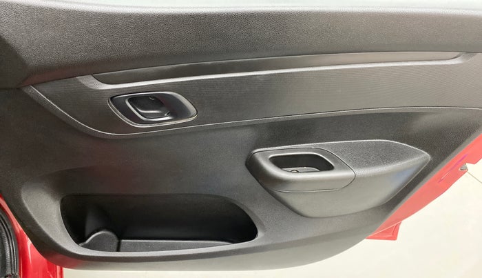 2018 Renault Kwid 1.0 RXT Opt AT, Petrol, Automatic, 24,611 km, Driver Side Door Panels Control