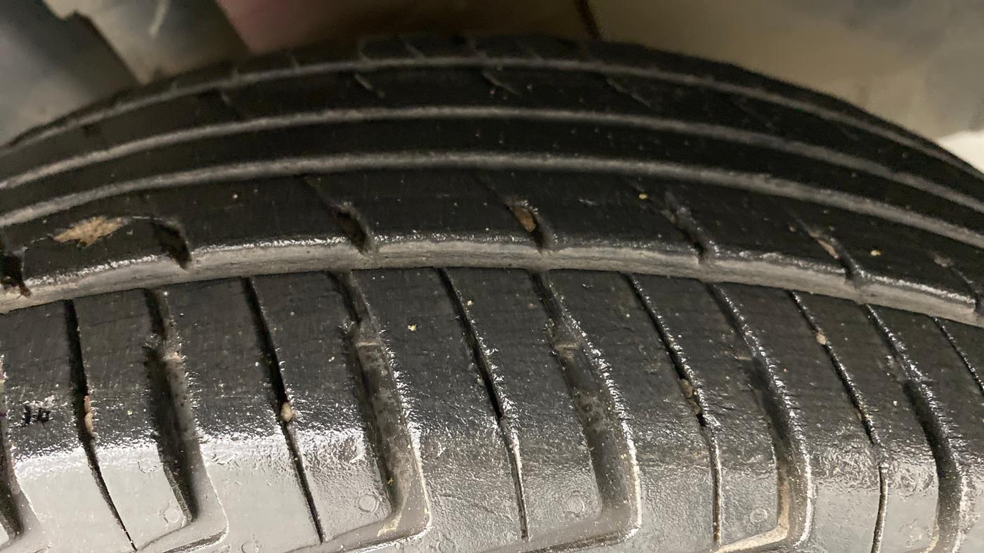 2018 Renault Kwid 1.0 RXT Opt AT, Petrol, Automatic, 24,611 km, Right Front Tyre Tread