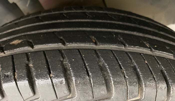 2018 Renault Kwid 1.0 RXT Opt AT, Petrol, Automatic, 24,611 km, Right Front Tyre Tread