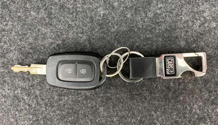 2018 Renault Kwid 1.0 RXT Opt AT, Petrol, Automatic, 24,611 km, Key Close Up