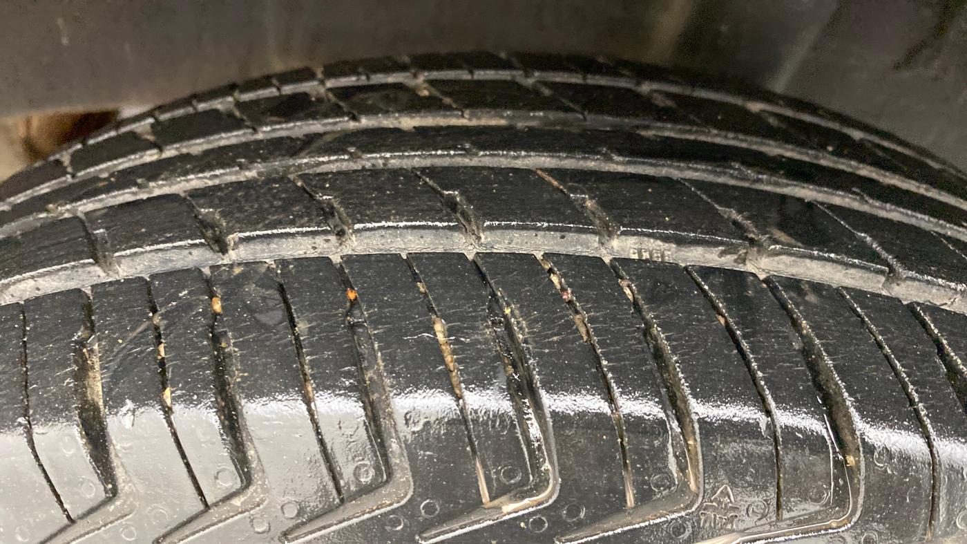 2018 Renault Kwid 1.0 RXT Opt AT, Petrol, Automatic, 24,611 km, Left Rear Tyre Tread