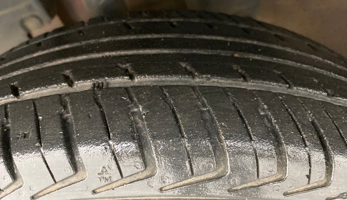 2018 Renault Kwid 1.0 RXT Opt AT, Petrol, Automatic, 24,611 km, Left Front Tyre Tread