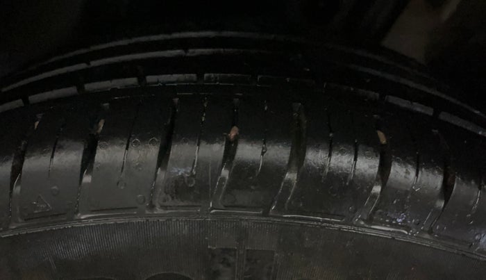 2021 Nissan Kicks XV 1.5, Petrol, Manual, 22,540 km, Left Rear Tyre Tread