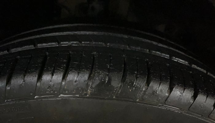 2021 Nissan Kicks XV 1.5, Petrol, Manual, 22,540 km, Right Front Tyre Tread