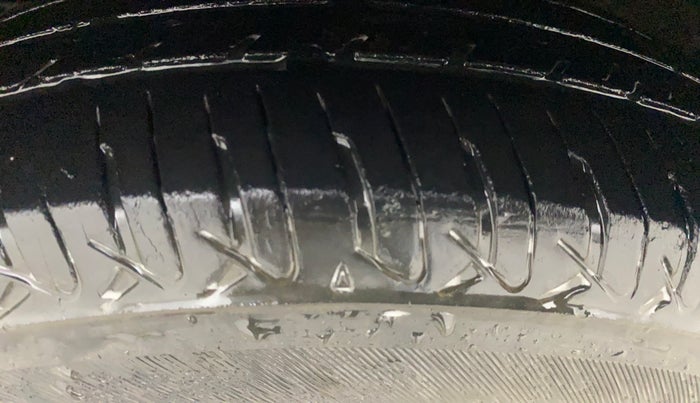 2012 Hyundai i10 SPORTZ 1.2 AT, Petrol, Automatic, 87,337 km, Left Front Tyre Tread