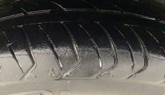 2012 Hyundai i10 SPORTZ 1.2 AT, Petrol, Automatic, 87,337 km, Right Rear Tyre Tread