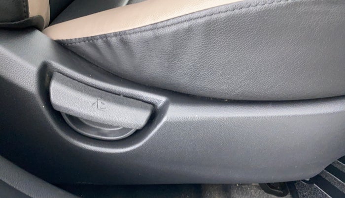 2020 Hyundai Grand i10 MAGNA 1.2 VTVT, Petrol, Manual, 6,634 km, Driver Side Adjustment Panel