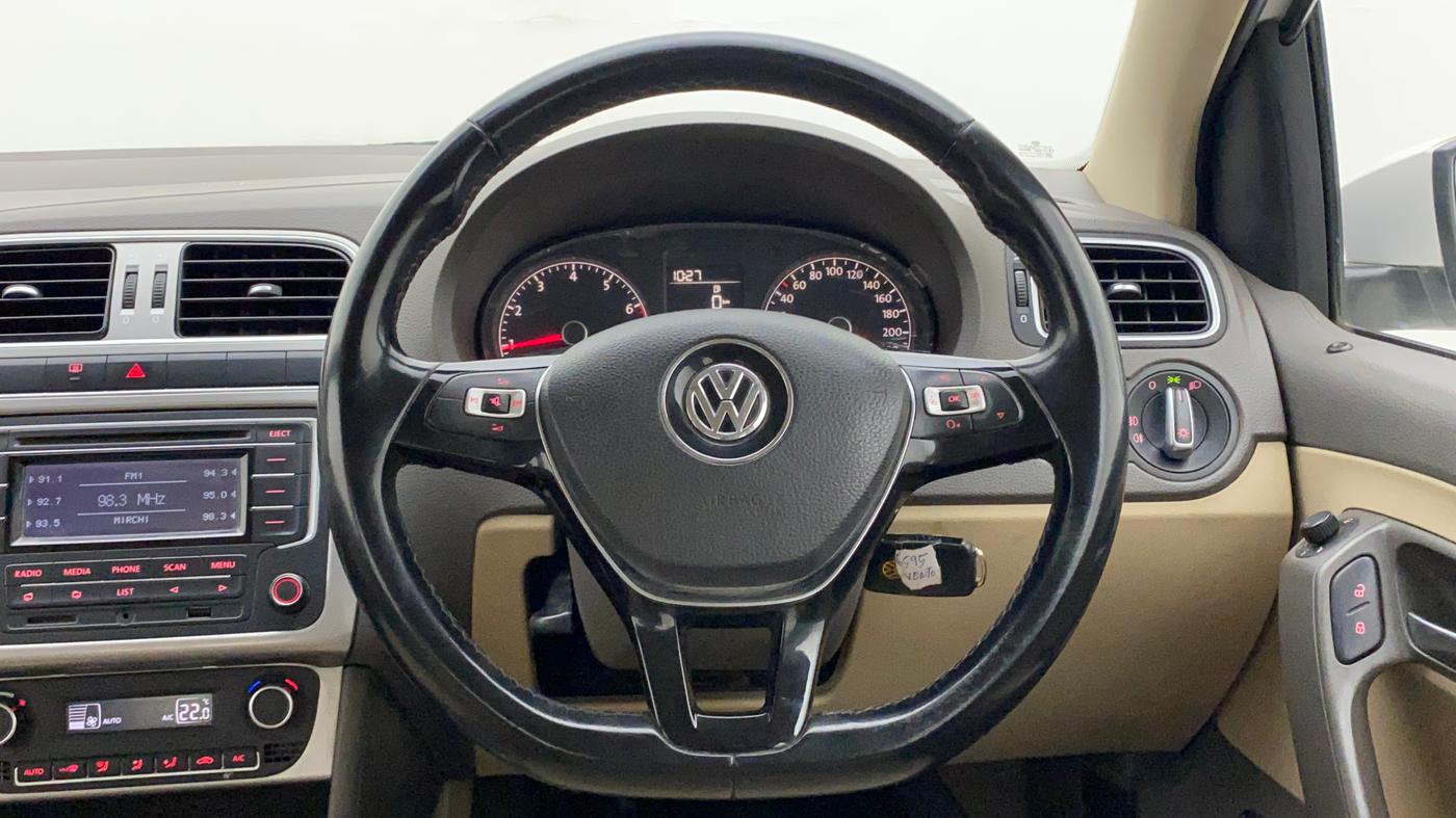 2016 Volkswagen Vento HIGHLINE 1.6 MPI, Petrol, Manual, 1,15,252 km, Steering Wheel Close Up