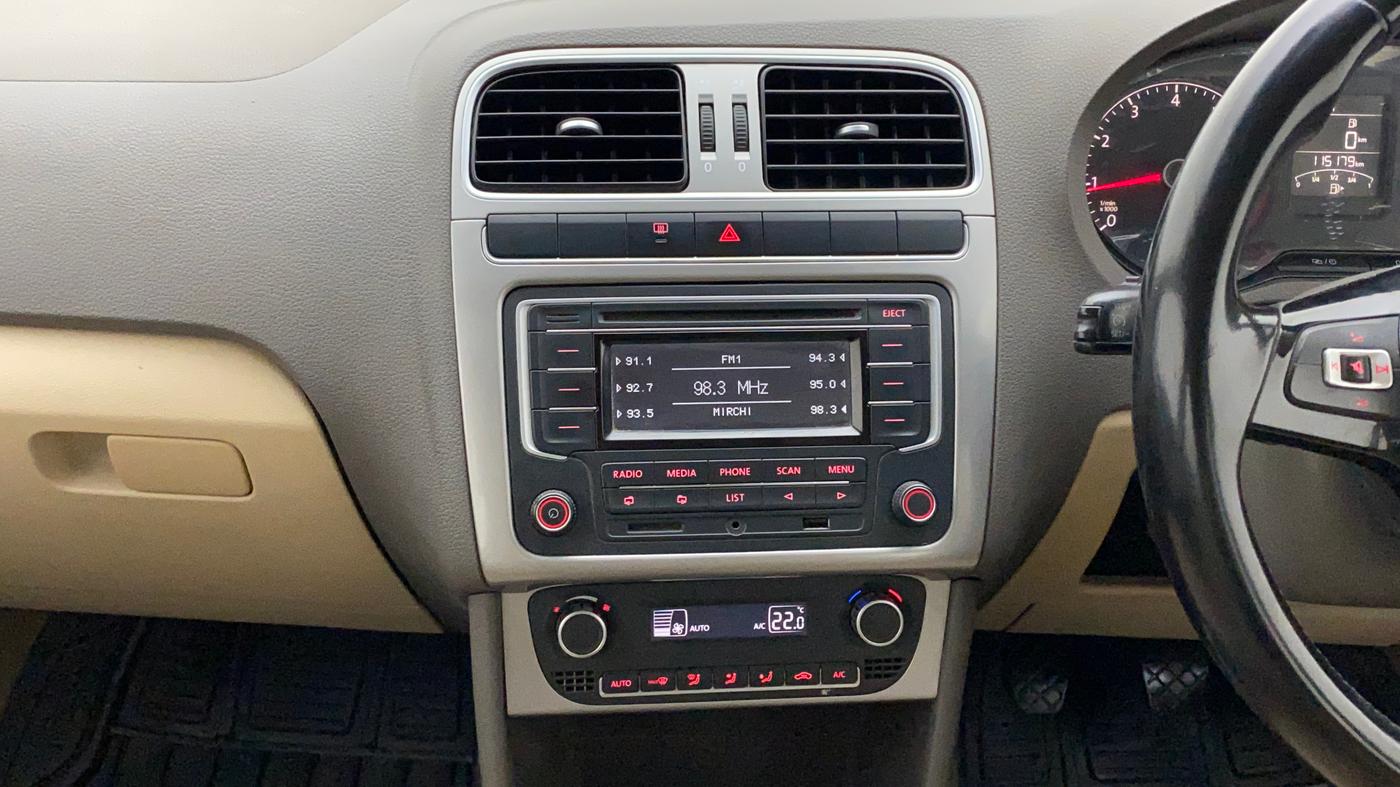 2016 Volkswagen Vento HIGHLINE 1.6 MPI, Petrol, Manual, 1,15,252 km, Air Conditioner